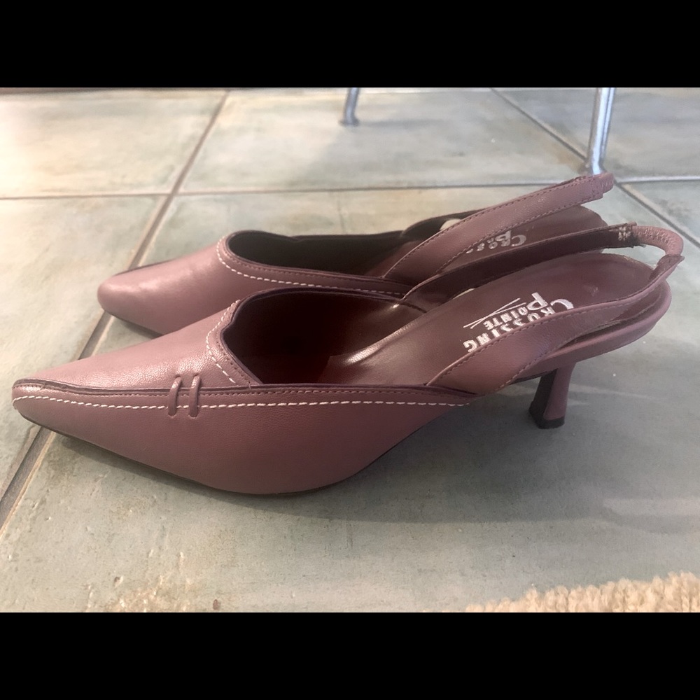 Crossing Pointe purple heels in size 9W